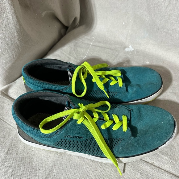 Suede Volcom sneakers good used condition side 11 men’s - Picture 1 of 10